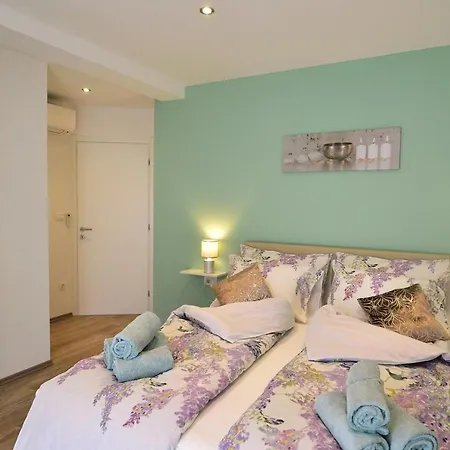 Perla With Swimming Pool, - Opatija Apartment Lovran