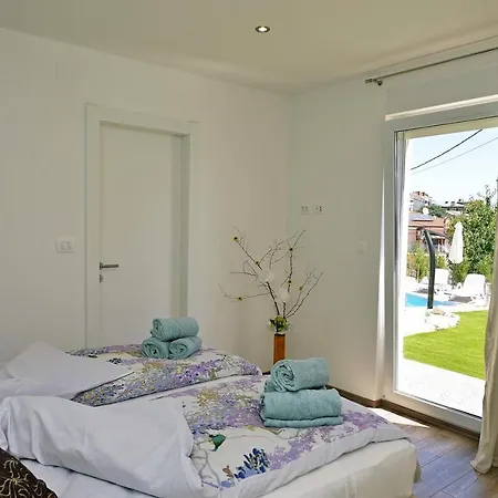 Perla With Swimming Pool, - Opatija Apartment Lovran