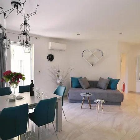 Perla With Swimming Pool, - Opatija Apartment *