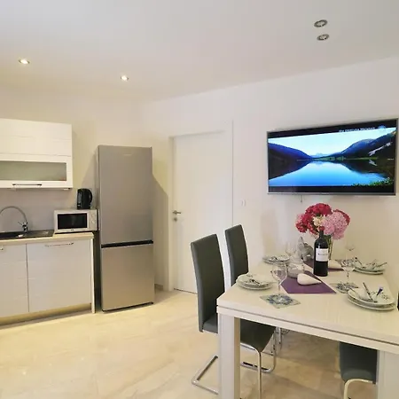 Perla With Swimming Pool, - Opatija Apartment