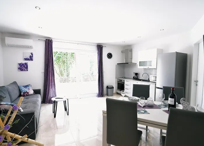 Perla With Swimming Pool, - Opatija Apartament *