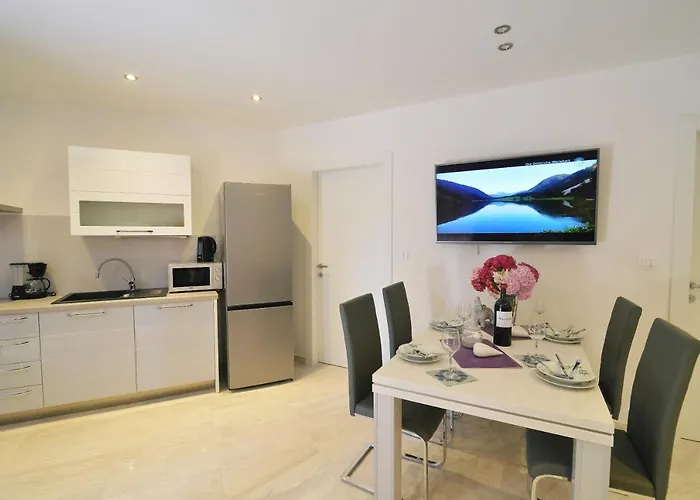 Perla With Swimming Pool, - Opatija Apartament