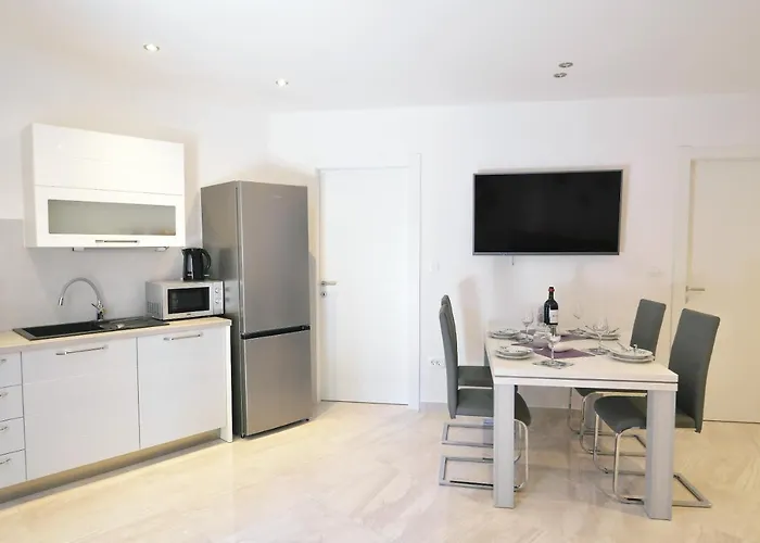 Perla With Swimming Pool, - Opatija Apartament