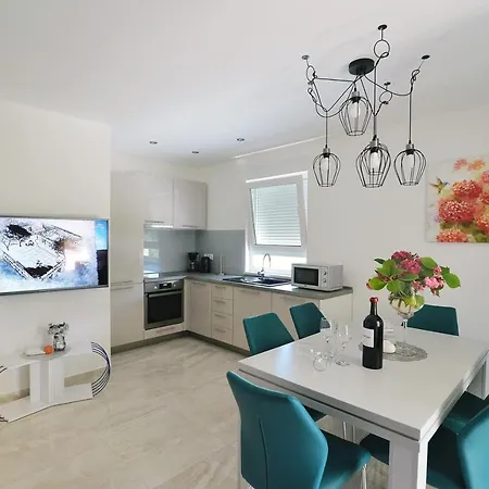 Apartamento Perla With Swimming Pool, - Opatija *