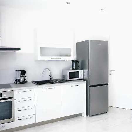 Perla With Swimming Pool, - Opatija Apartamento *