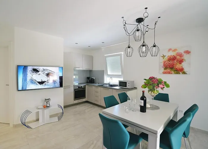 Appartement Perla With Swimming Pool, - Opatija *
